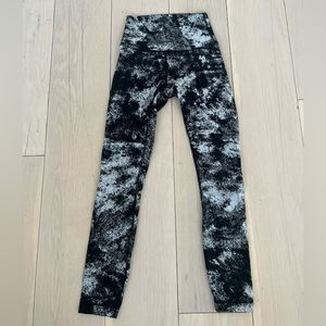 Lululemon Wunder Under High-Rise Leggings 25" - Black & White (Size 4)